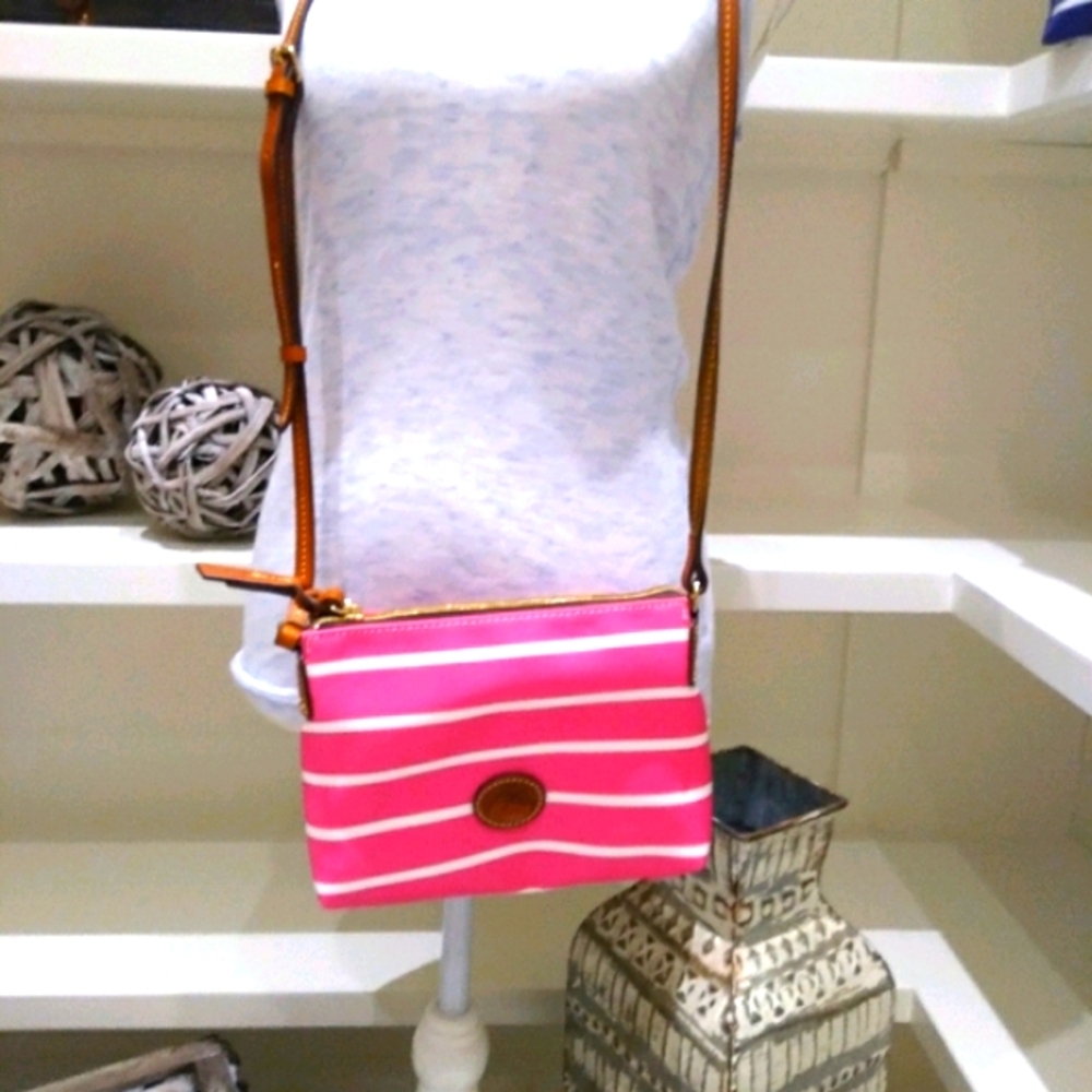 Dooney and Bourke purse!🥰🏝🏖💛💋